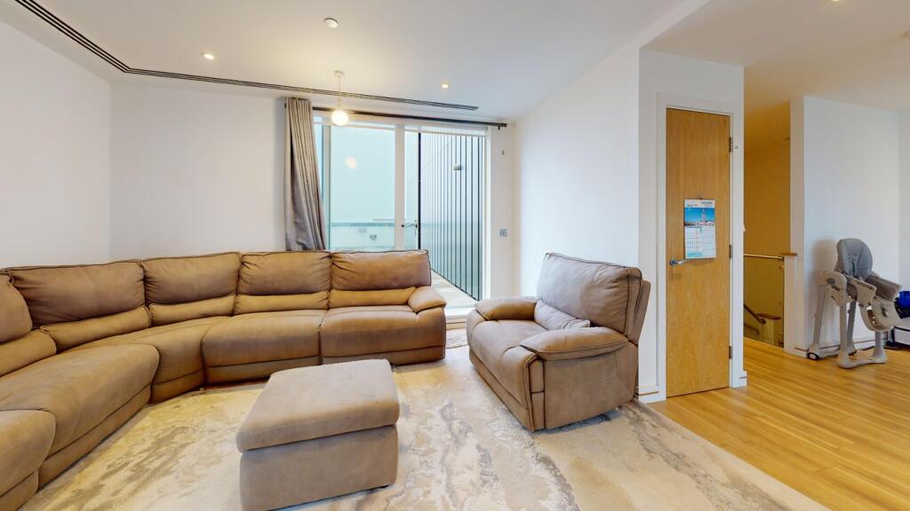 Additional property image - Cherry Orchard Road, Croydon, CR0