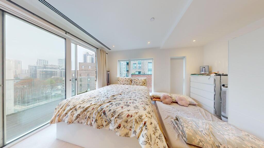 Additional property image - Cherry Orchard Road, Croydon, CR0