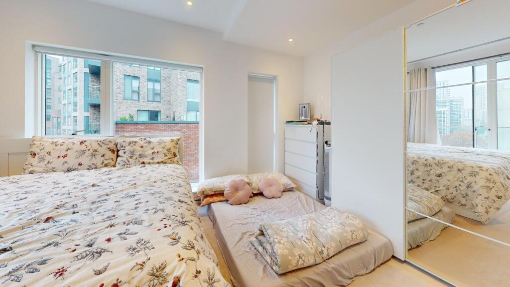 Additional property image - Cherry Orchard Road, Croydon, CR0