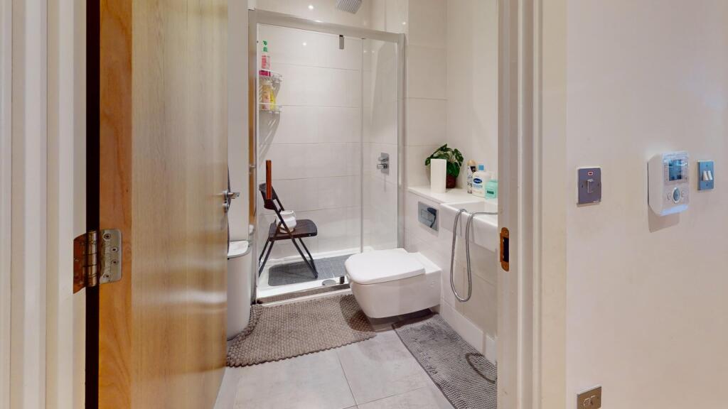 Additional property image - Cherry Orchard Road, Croydon, CR0