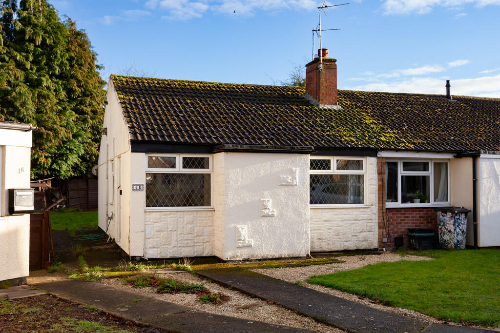 2 bedroom semidetached bungalow for sale in Beech Avenue,