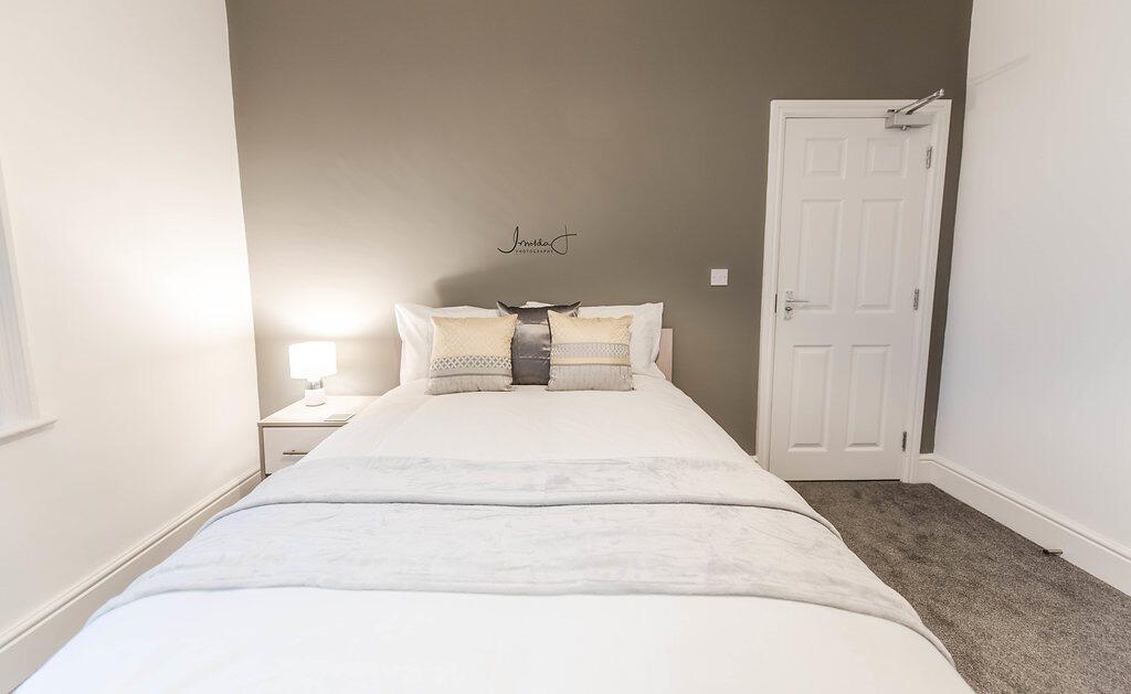 Main image of property: Stockport Road, Ashton Under Lyne,