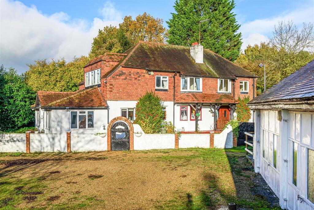 5 bedroom house for sale in Common Lane, Radlett, WD7