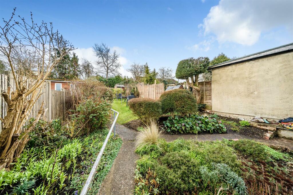 3 bedroom semidetached house for sale in Wayside Avenue, Bushey, WD23