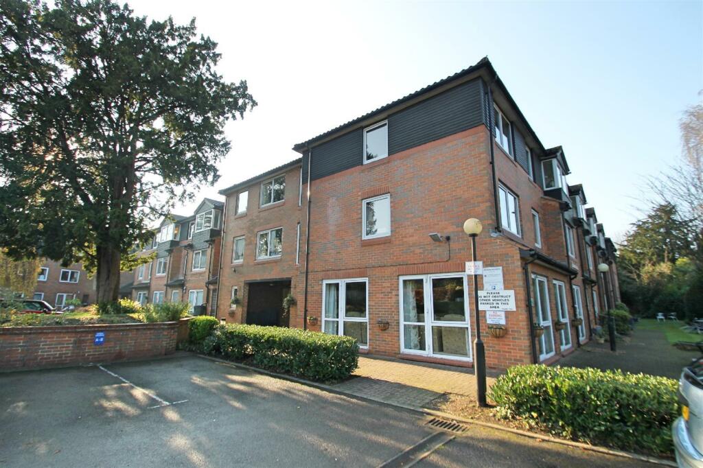 1 bedroom retirement property for sale in Elstree Road, Bushey Heath