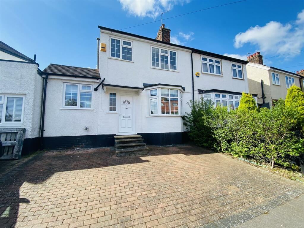 3 bedroom house for sale in Melbourne Road, Bushey, WD23
