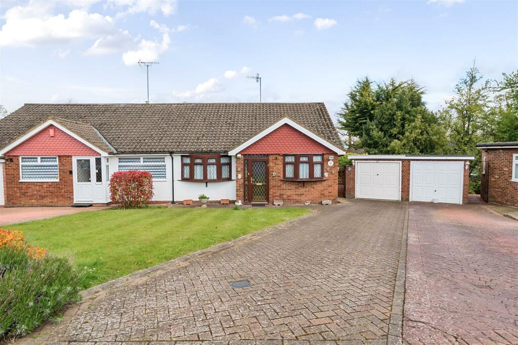 2 bedroom semidetached bungalow for sale in Arden Close, Bushey Heath