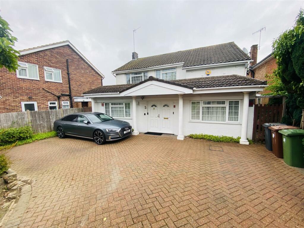 6 bedroom detached house for sale in Wren Crescent, Bushey, WD23