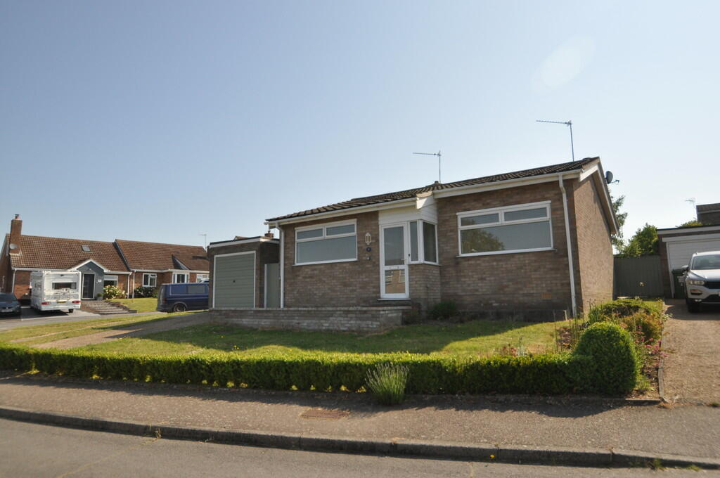 2 bedroom detached bungalow for sale in Fenn Close, Halesworth, IP19