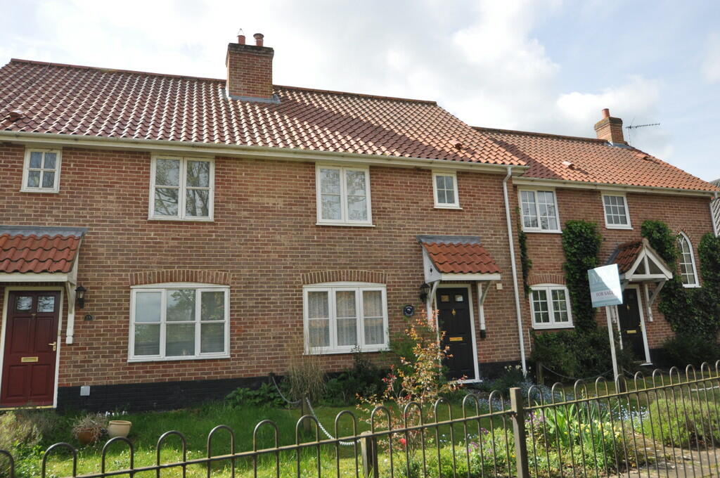 3 bedroom terraced house for sale in Church Farm Lane, Halesworth, IP19