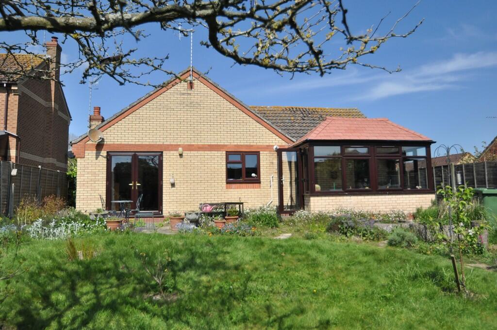 2 bedroom detached bungalow for sale in The Paddocks, Halesworth, IP19