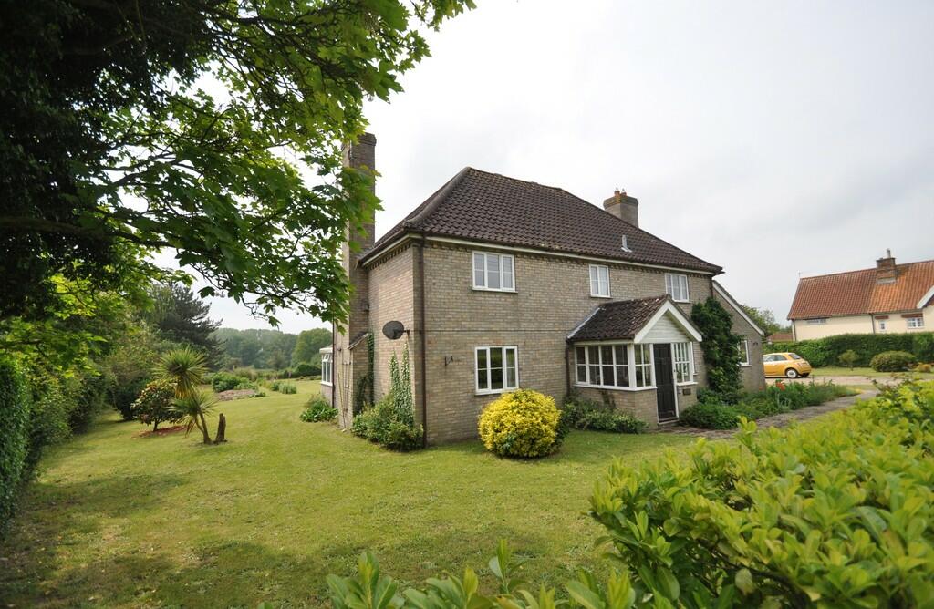 4 bedroom detached house for sale in Southwold Road, Blyford