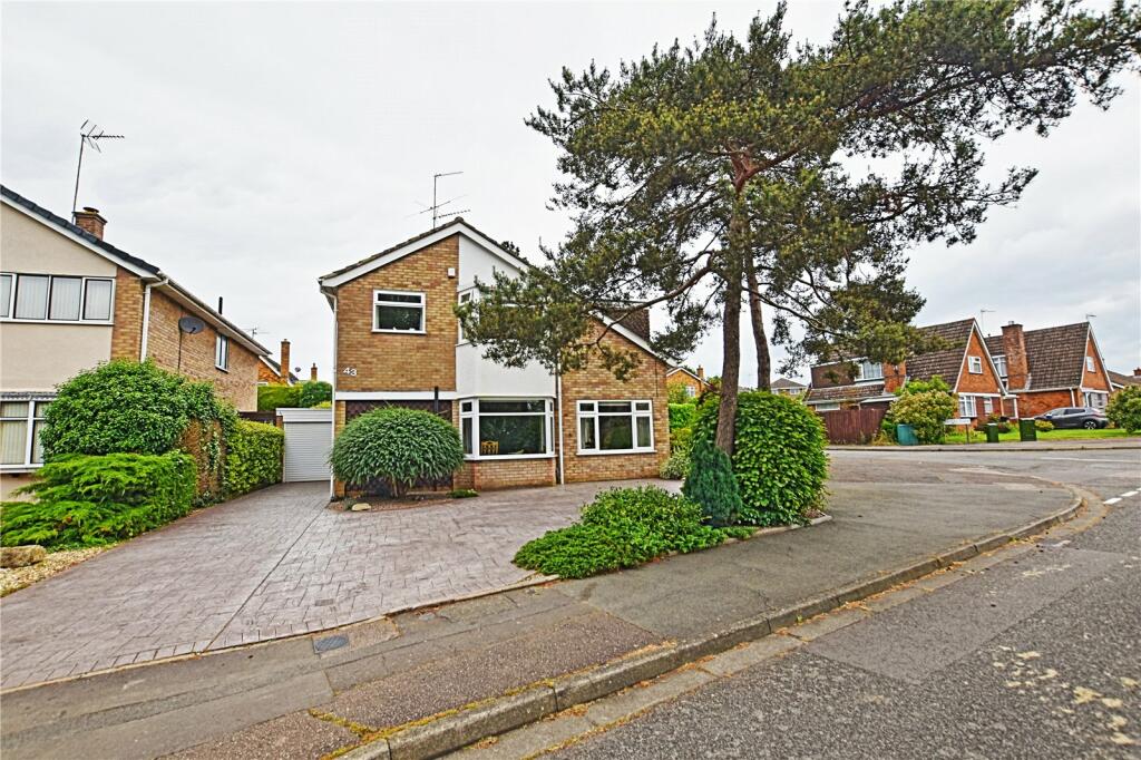 4 bedroom detached house for sale in Milverton Crescent, Abington Vale