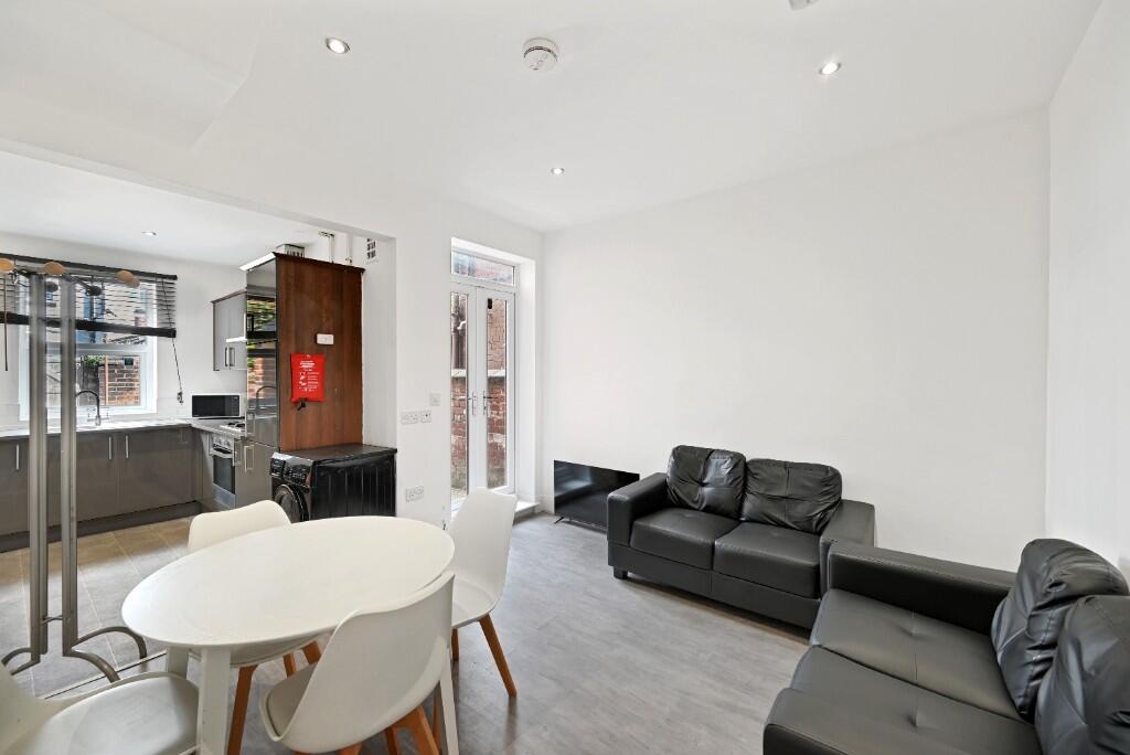 Main image of property: 19 Midland Street - Groups of Students or Professionals