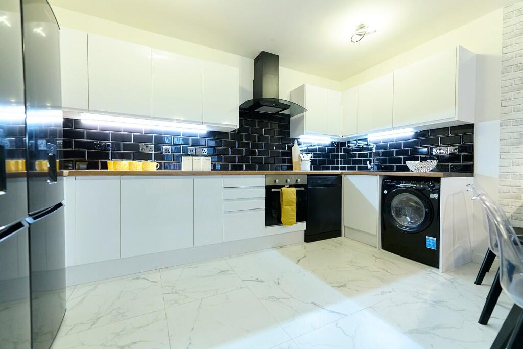 Main image of property: Apartment F, Princess House, Queen Street, Sheffield - Groups of 7 students