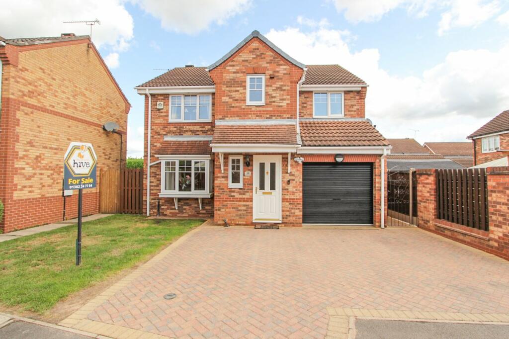 4 bedroom detached house for sale in Hayfield Close, Barnby Dun