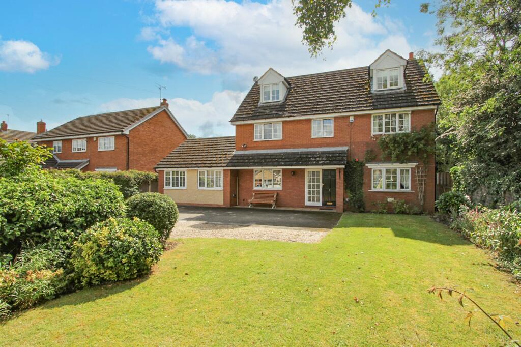 5 bedroom detached house for sale in Nutwell Lane, Old Cantley