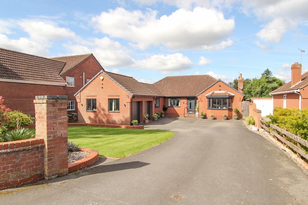 4 bedroom detached bungalow for sale in Graizelound Fields Road, Haxey
