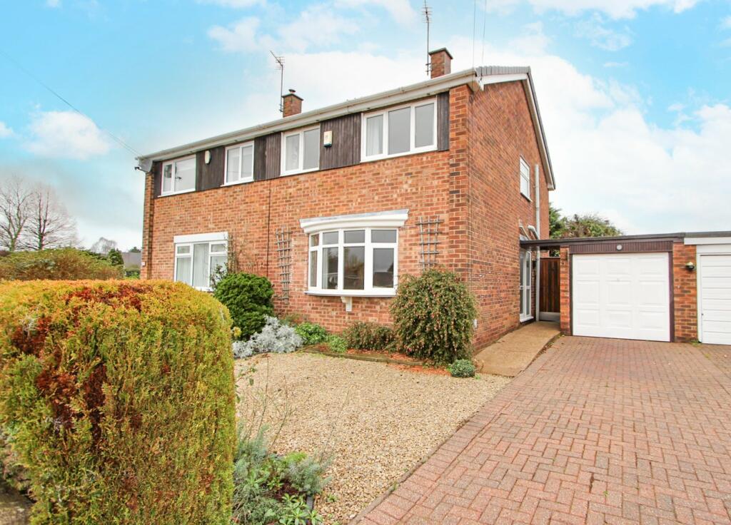 3 bedroom semi-detached house for sale in Riverhead, Sprotbrough, Doncaster, DN5