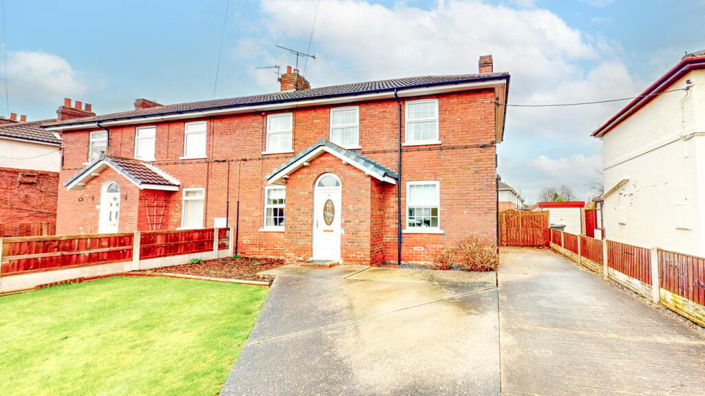 3 bedroom semidetached house for sale in Brecks Lane, Kirk Sandall