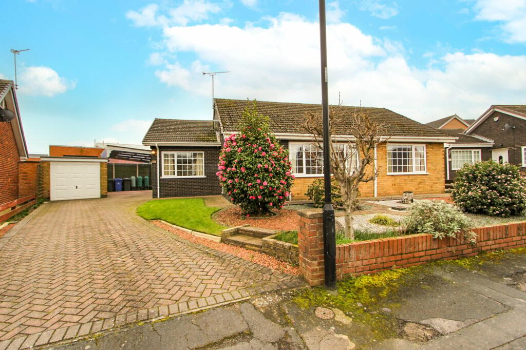 2 bedroom detached bungalow for sale in Norman Drive, Hatfield