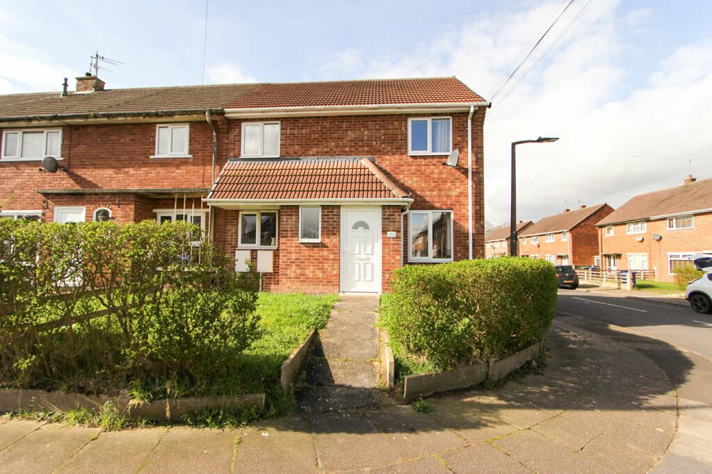 3 bedroom semidetached house for sale in Birch Road, Cantley