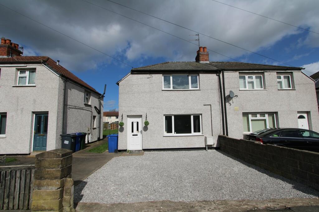 3 bedroom semi-detached house for rent in Abbeyfield Road, Dunscroft, Doncaster, DN7
