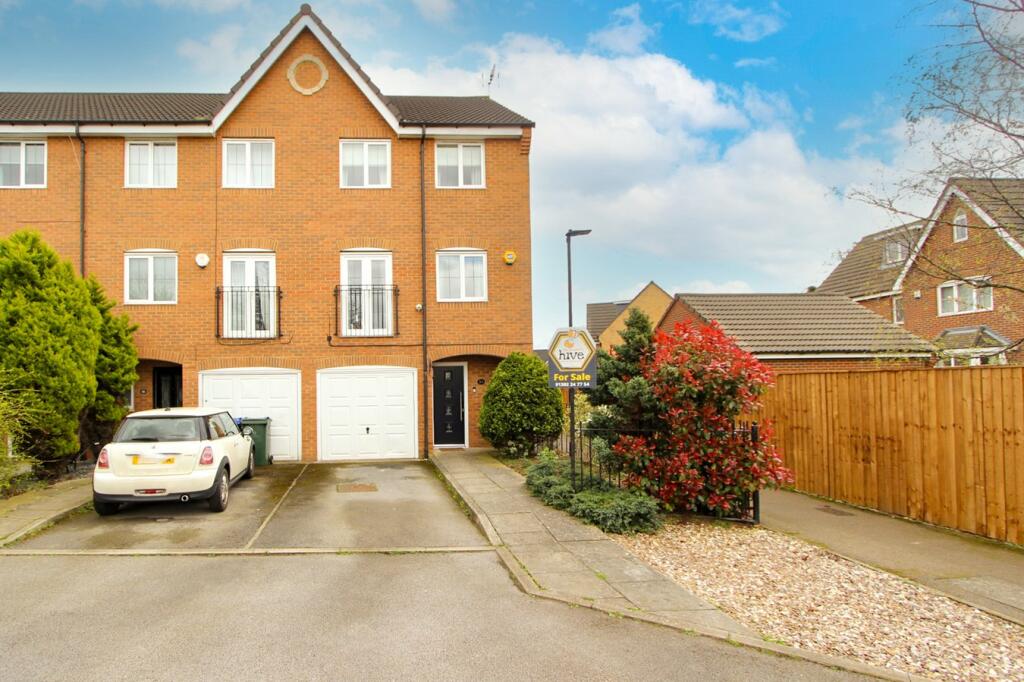 4 bedroom town house for sale in Grange Road, Cantley, Doncaster, DN4