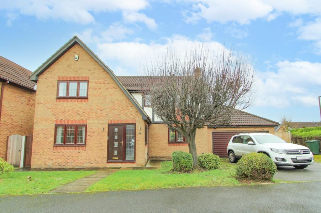 4 bedroom detached house for rent in Farnborough Drive, Bessacarr, Doncaster, DN4