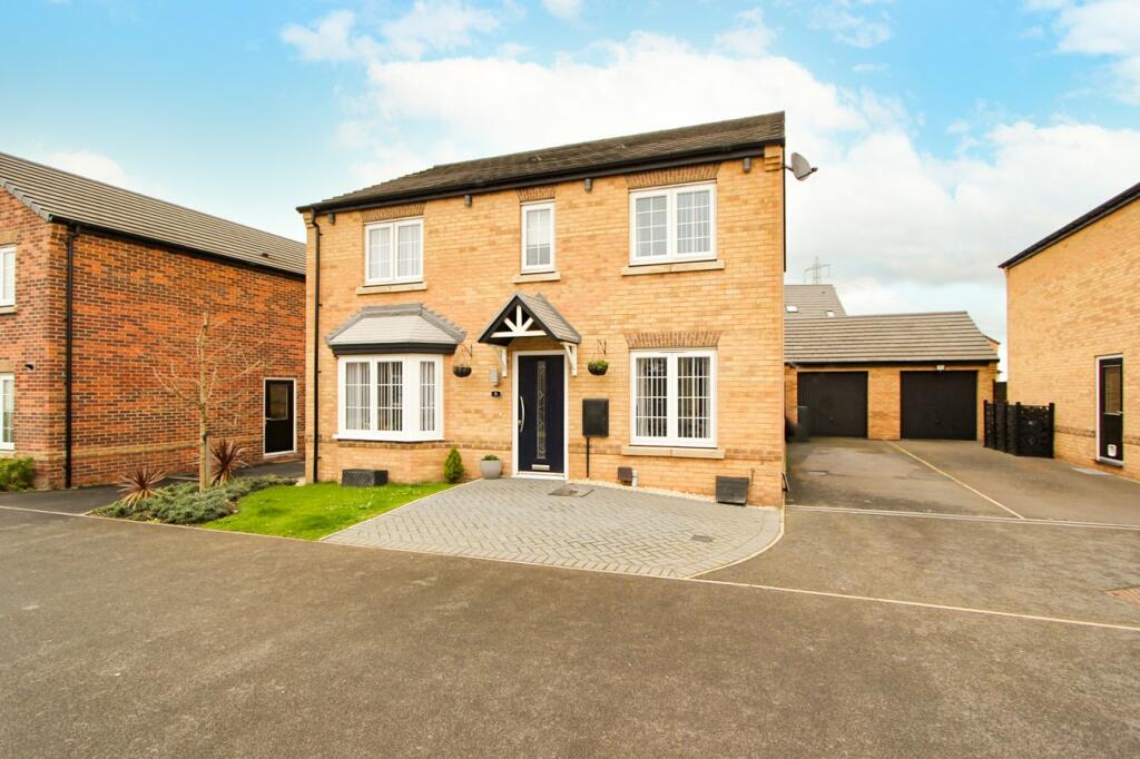 4 bedroom detached house for sale in Cutter Lane, New Rossington