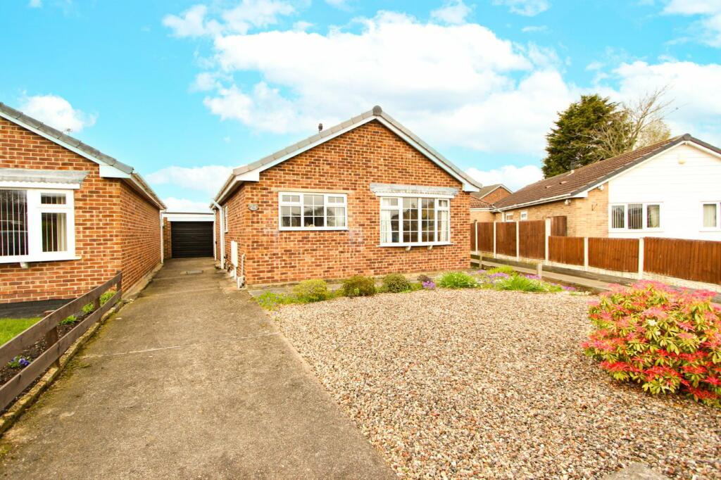 2 bedroom detached bungalow for sale in Chantry Close, Cantley ...