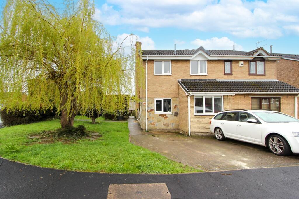3 bedroom semidetached house for sale in Aldcliffe Crescent, Doncaster