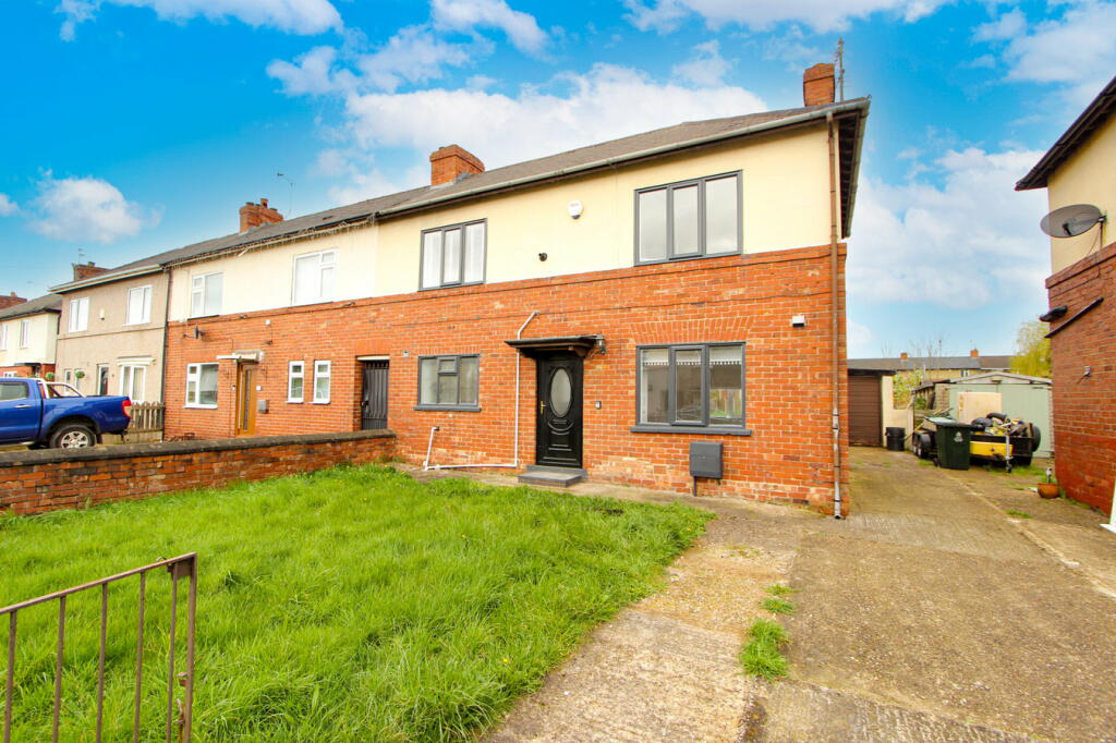 3 bedroom semi-detached house for sale in Beech Road, Skellow, Doncaster, DN6