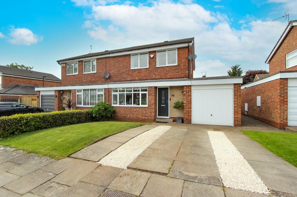 3 bedroom semidetached house for sale in Mattersey Close, Bessacarr