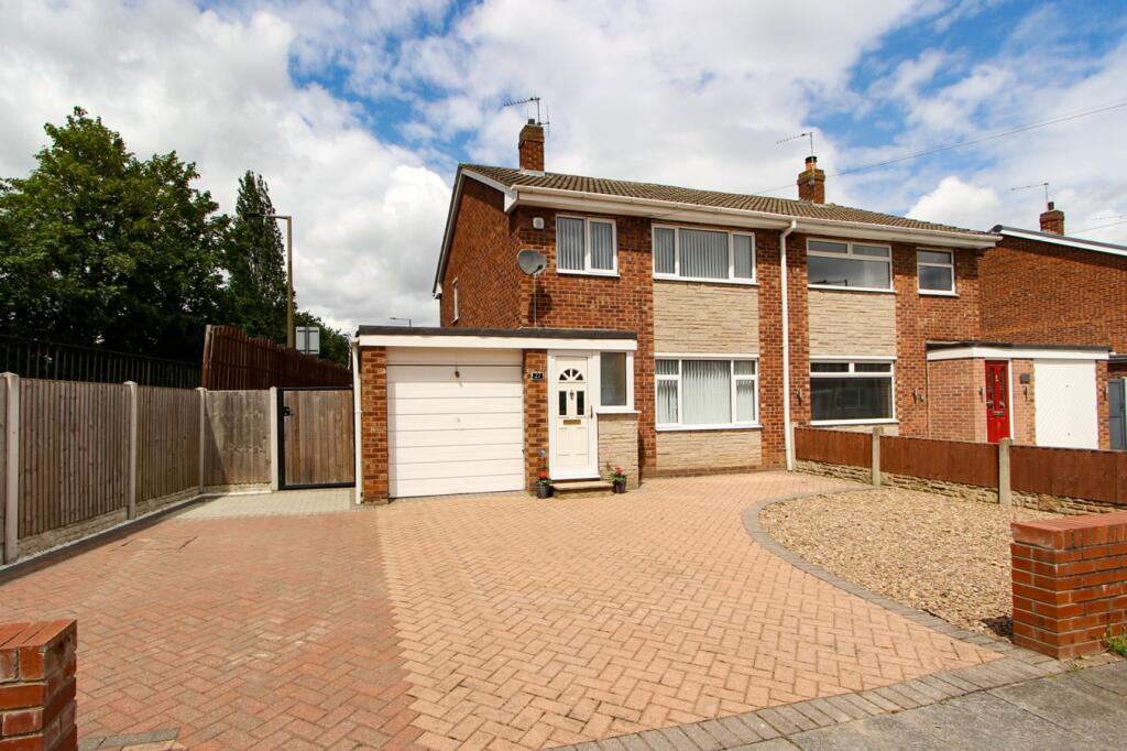3 bedroom semidetached house for sale in Hanbury Close, Balby, Doncaster, DN4