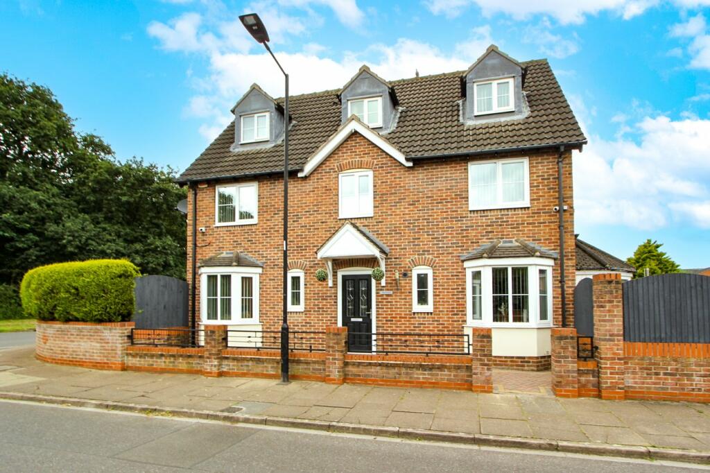 5 bedroom detached house for sale in Aldesworth Road, Cantley