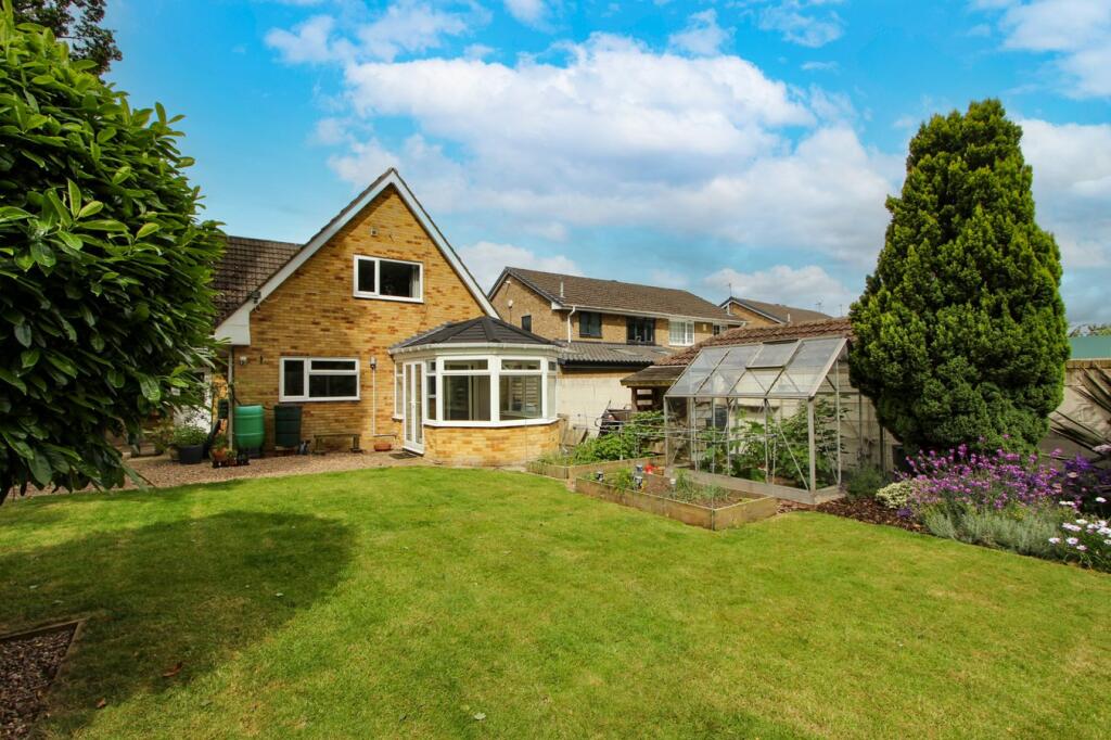 3 bedroom detached house for sale in Wadworth Avenue, Rossington