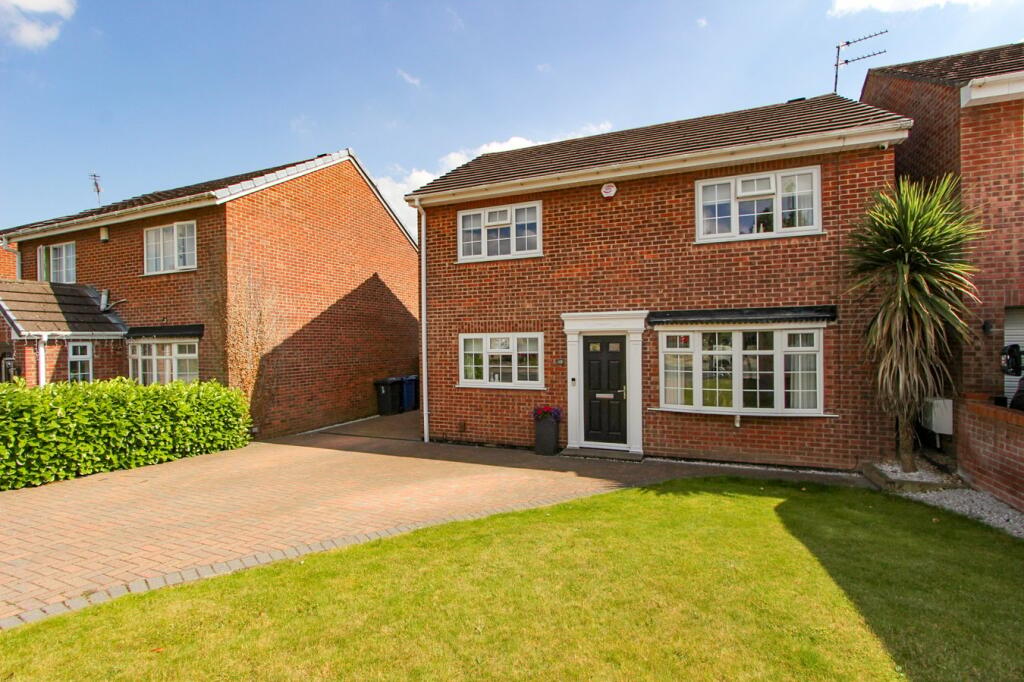 4 bedroom detached house for sale in Packington Road, Bessacarr