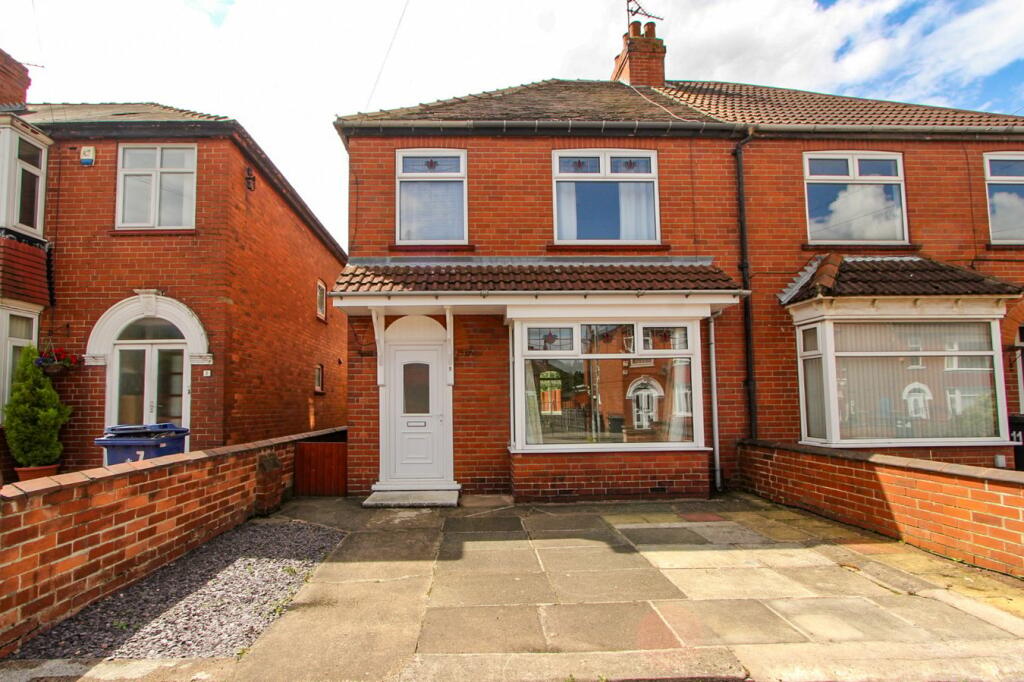 3 bedroom semidetached house for sale in Woodhouse Road, Wheatley, Doncaster, DN2