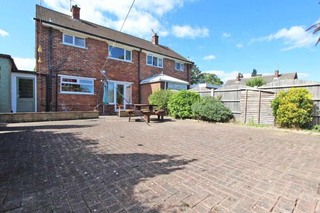 3 bedroom semidetached house for sale in St Wilfrids Road, Bessacarr