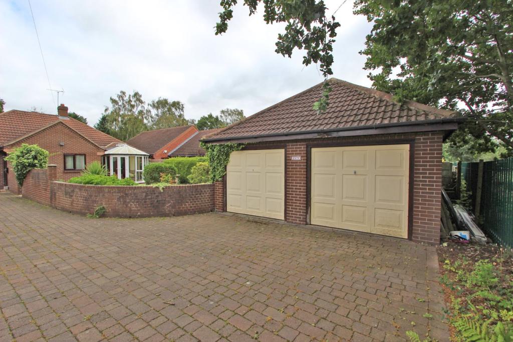3 bedroom detached bungalow for sale in Bawtry Road, Bessacarr
