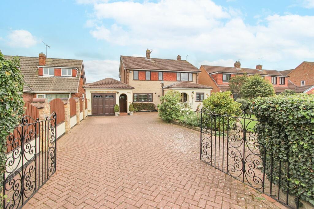 3 bedroom detached house for sale in Chapel Lane, Branton, Doncaster, DN3