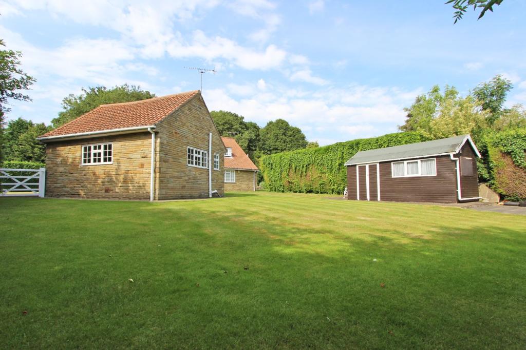3 bedroom detached bungalow for sale in Thorpe Lane, Sprotbrough