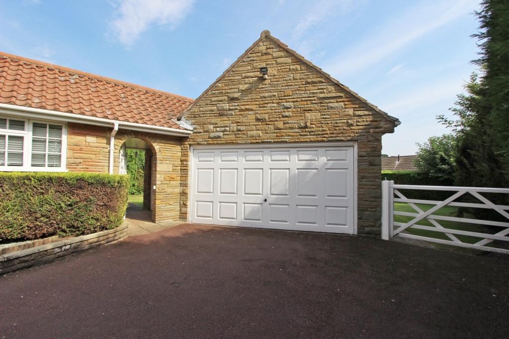 3 bedroom detached bungalow for sale in Thorpe Lane, Sprotbrough
