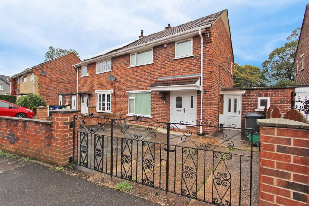 3 bedroom semidetached house for sale in Aldesworth Road, Cantley