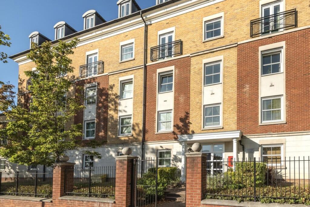 Main image of property: High Road, London, N12