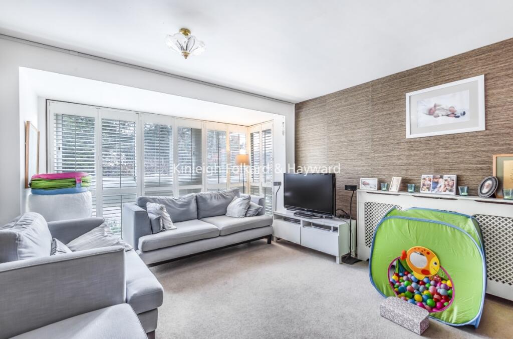 Main image of property: Oakleigh Road North, London, N20