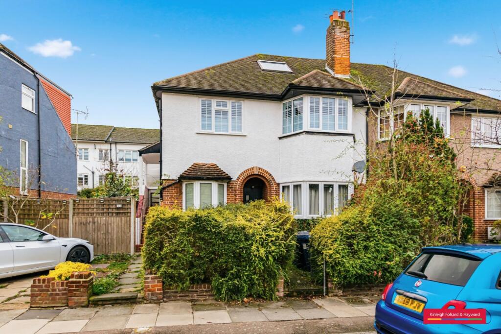 Main image of property: Glenhurst Road, London, N12