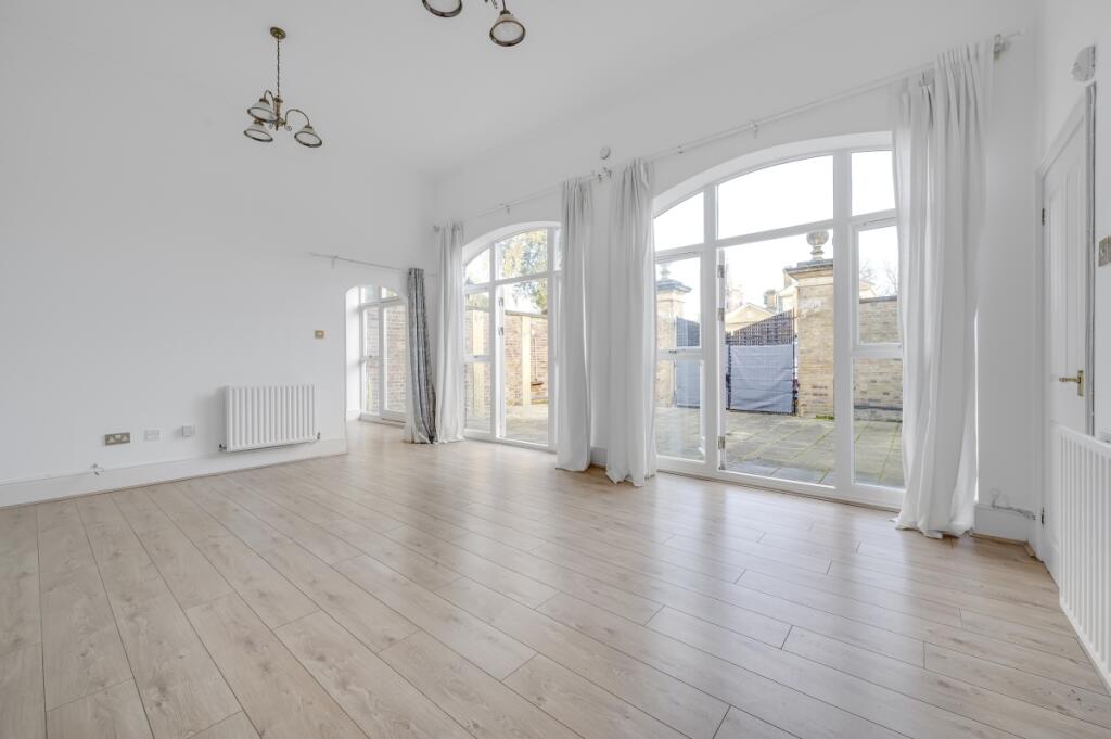 Main image of property: Royal Drive, London, N11