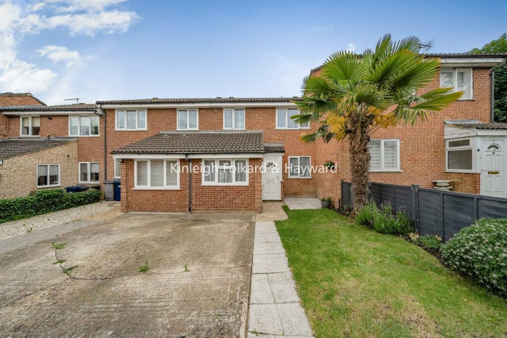 3 bedroom terraced house for sale in Elm Way, Friern N11